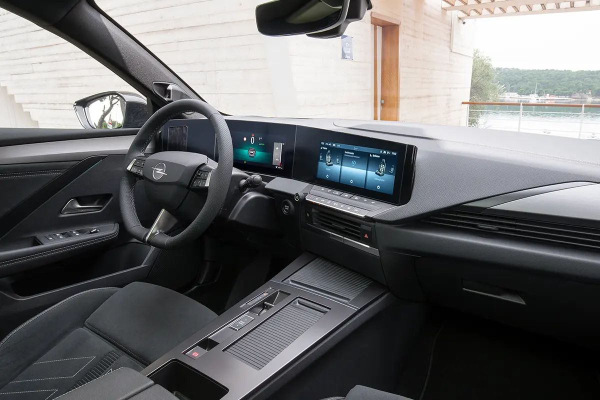 zu sehen: Opel Astra Electric Innen